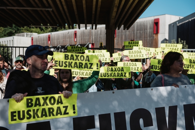 Elkarretaratzea, baxoko matematika azterketagatik, Etxepare lizeoan, Baionan. GUILLAUME FAUVEAU Elkarretaratzea, baxoko matematika azterketagatik, Etxepare lizeoan, Baionan. GUILLAUME FAUVEAU