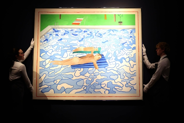 David Hockney artistaren CALIFORNIA margolana, 2022ko enkante batean. NEILL HALL / EFE David Hockney artistaren CALIFORNIA margolana, 2022ko enkante batean. NEILL HALL / EFE