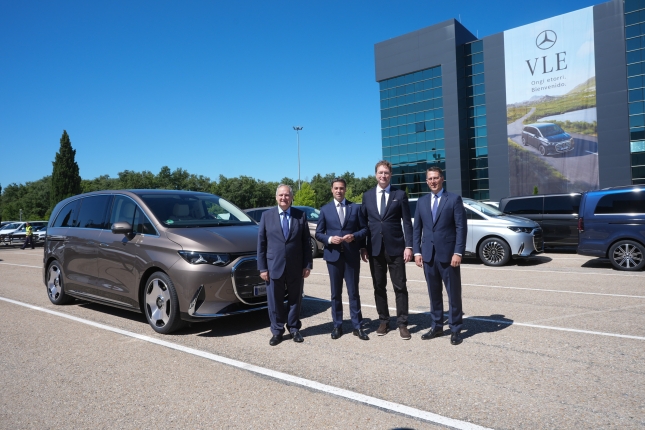 (ID_16174850) (Endika Portillo/@FOKU) 2026-06-12, Gasteiz. Ibilgailu elektrikoak ekoizteko Mercedesen planta berriaren inaugurazioa (ID_16174850) (Endika Portillo/@FOKU) 2026-06-12, Gasteiz. Ibilgailu elektrikoak ekoizteko Mercedesen planta berriaren inaugurazioa