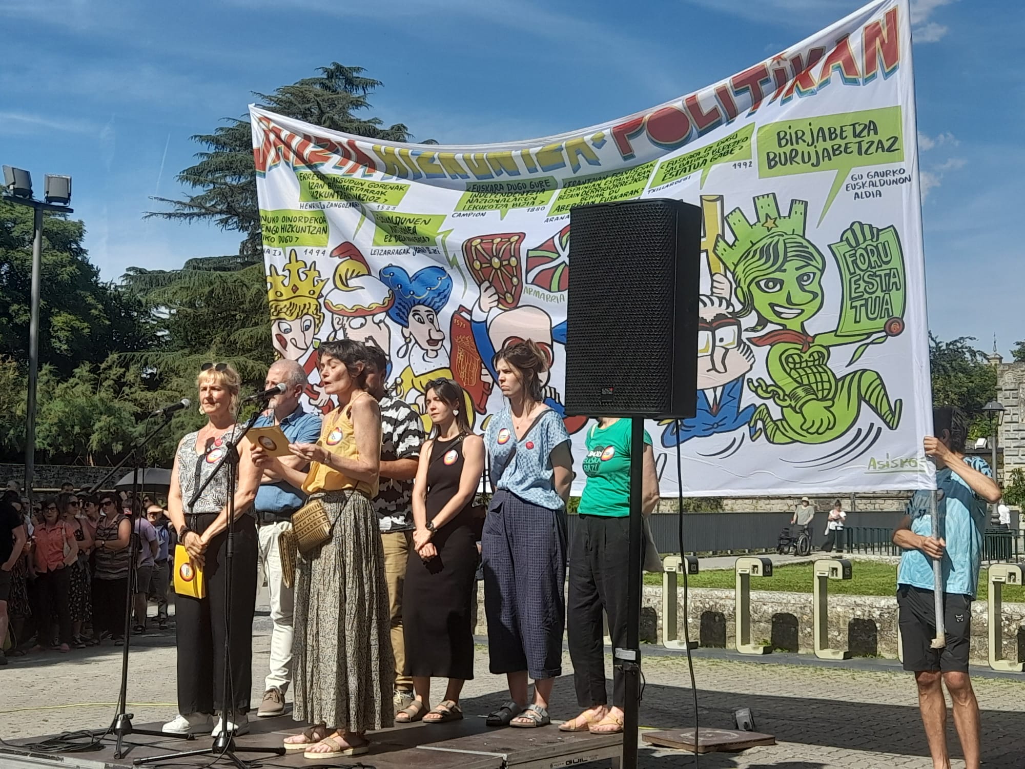 Batuz Aldatuko talde eragilearen izenean, hitzartzea hasi dute Ines Castiellak eta Jasone Mendizabalek. ARANTXA IRAOLA
