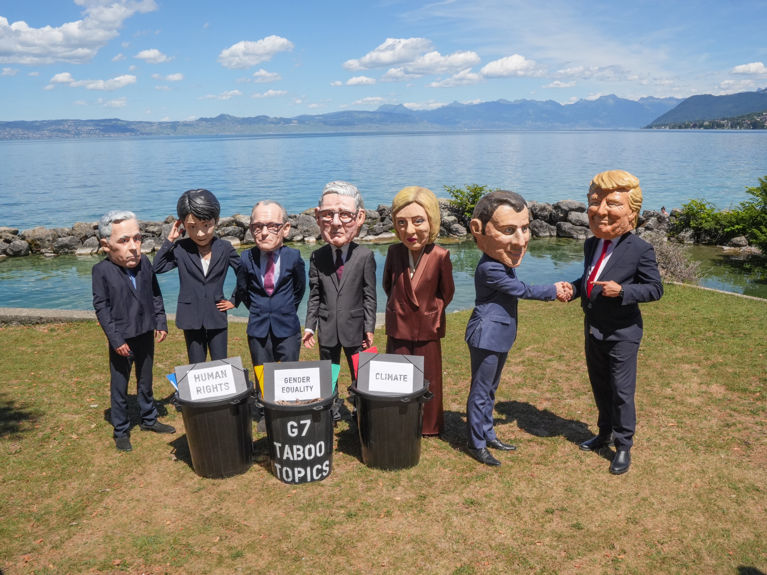 G7koen taldekoek goi bileraren aurka egindako protestetako bat, Genevan. EFE