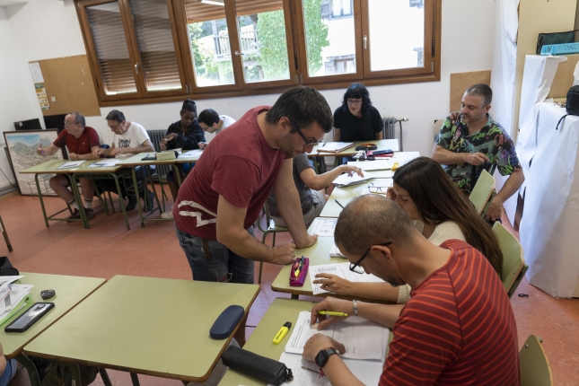 Ikasleak ikasgelan, Arantzako euskalduntze barnetegian, artxiboko irudi batean. IÑIGO URIZ / FOKU Ikasleak ikasgelan, Arantzako euskalduntze barnetegian, artxiboko irudi batean. IÑIGO URIZ / FOKU