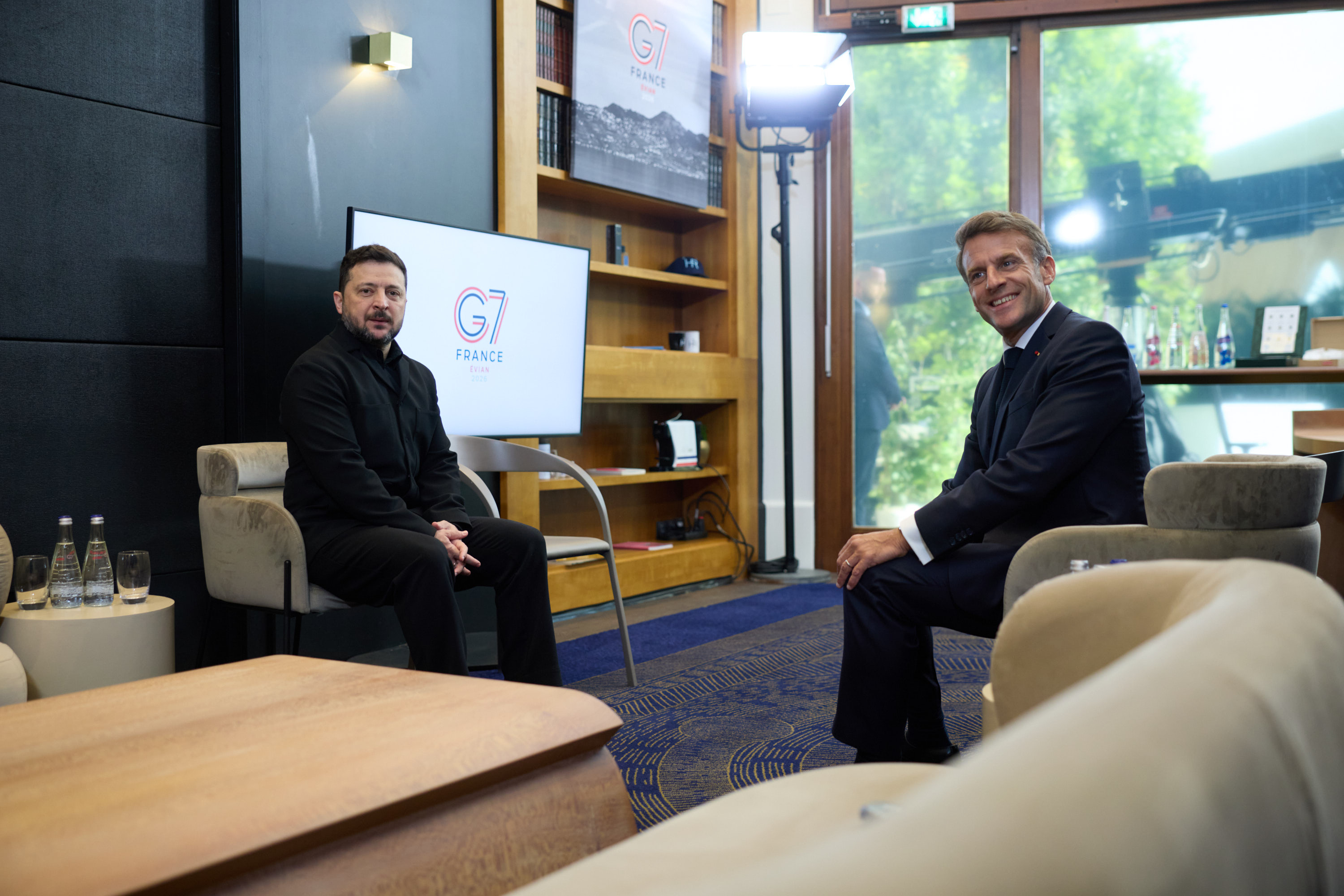 Zelenski eta Macron Evian-les-Bainsen (Frantzia), gaur. THIBAULT CAMUS / EFE