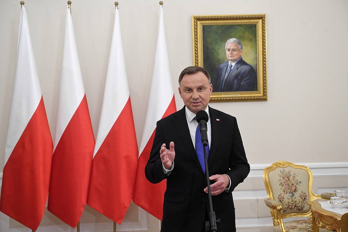 Andrzej Duda Poloniako presidentea hauteskunde ondorengo prentsaurrekoan. RADEK PIETRUSZKA / EFE