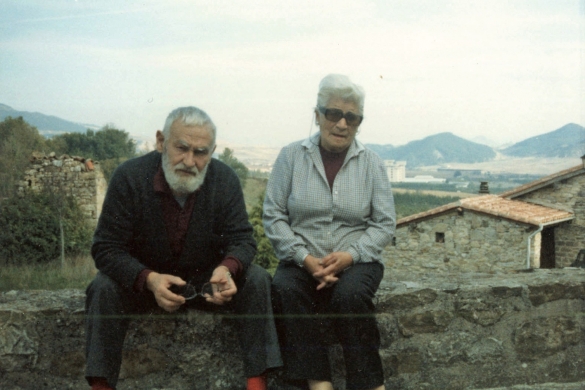 Jorge Oteiza eta Itziar Carreño, 1990ean Altzuzan. PAMIELAK UTZIA