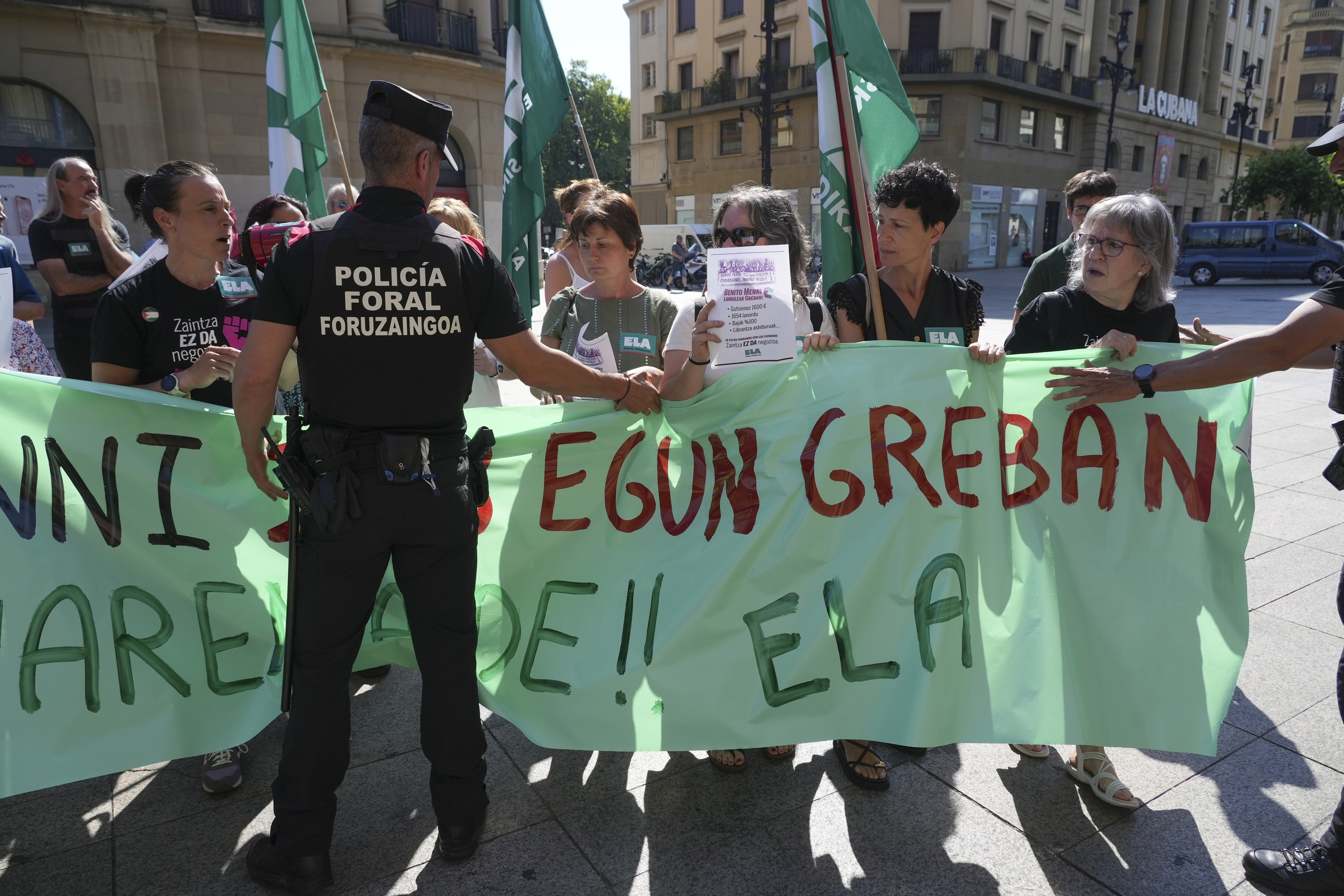 Elizondoko Benito Menni zentroko langileek 228 greba egun bete dituzte «zaintza duin baten alde» Elizondoko Benito Menni zentroko langileek 228 greba egun bete dituzte «zaintza duin baten alde»