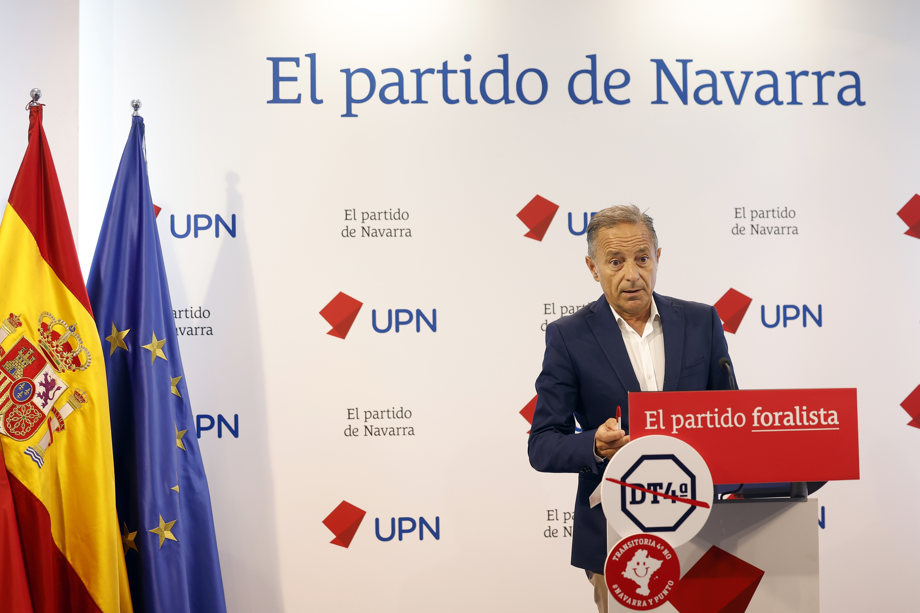 UPNko Juan Luis Sanchez de Muniain, gaur, alderdiaren Iruñeko egoitzan. JESUS DIGES / EFE