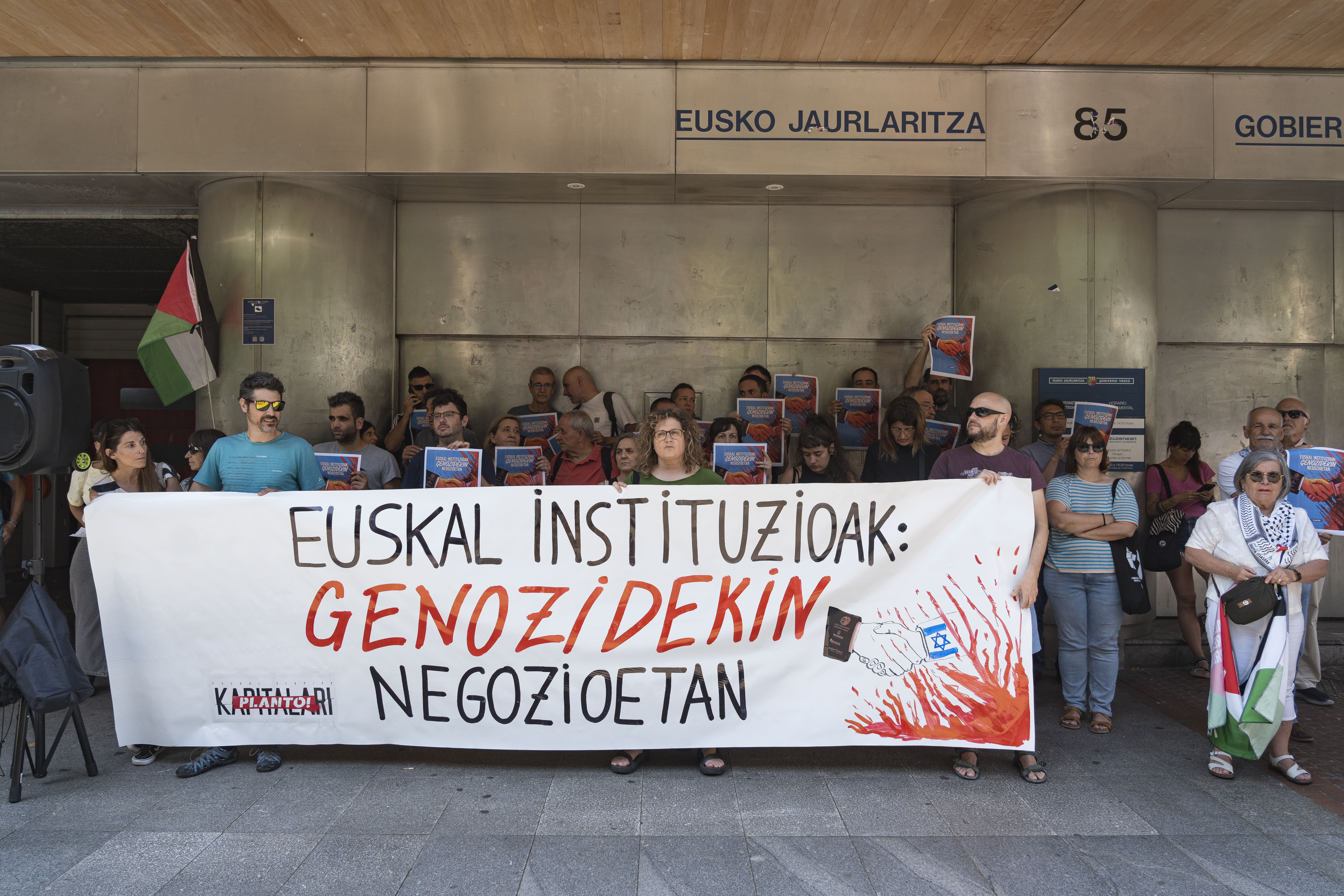 Euskal Herriak Kapitalari Planto plataformaren elkarretaratzea gaur, Bilbon. ARITZ LOIOLA / FOKU