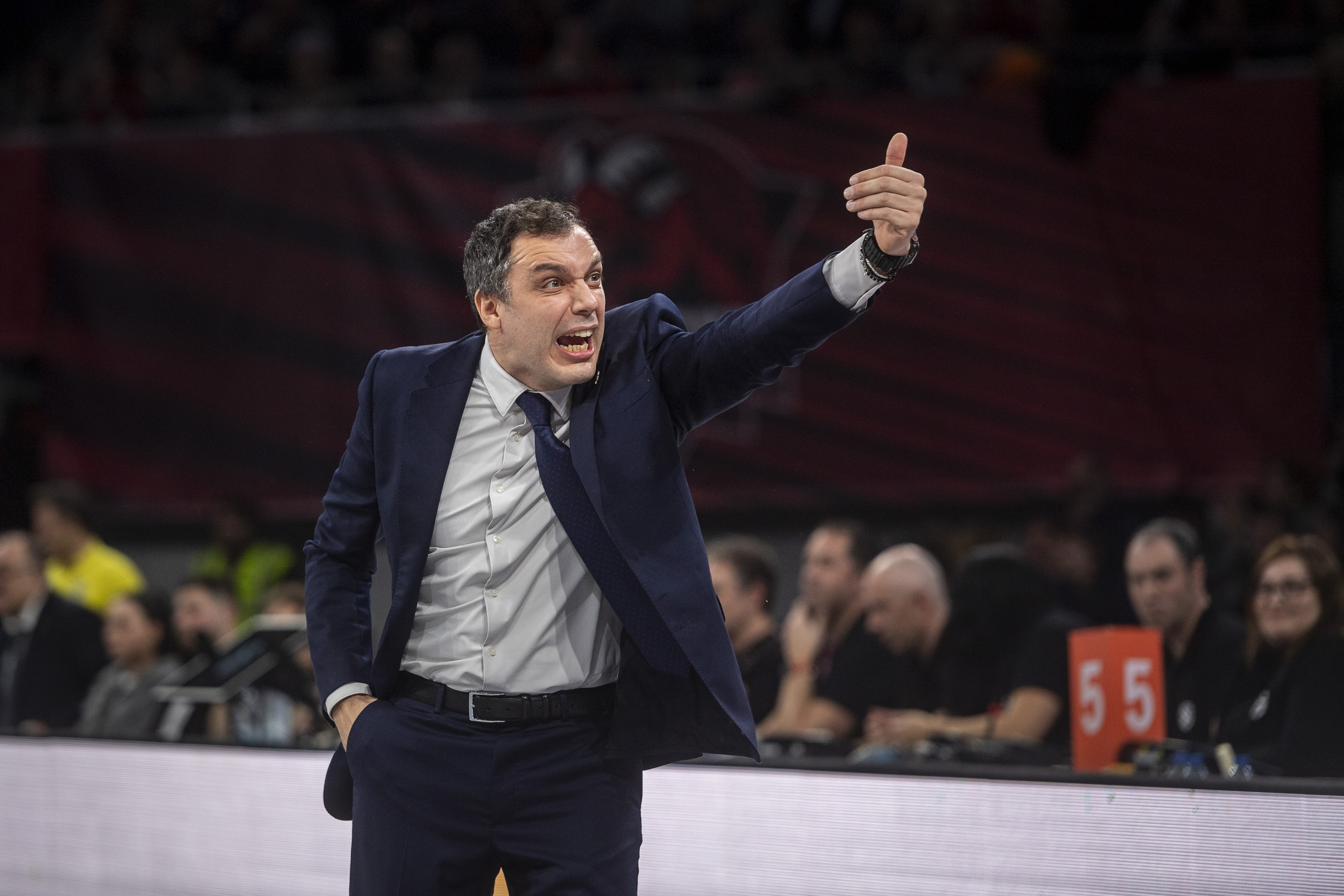 Paolo Galbiati Euroligako norgehiagoka batean aginduak ematen. JAIZKI FONTANEDA/FOKU