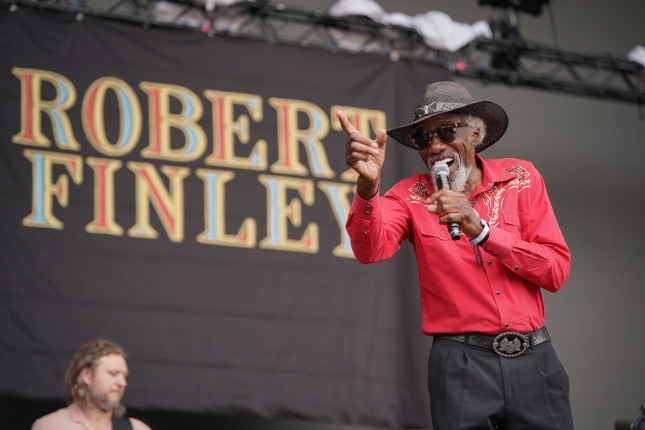 Robert Finley, oholtzan jo eta su. ENDIKA PORTILLO / FOKU