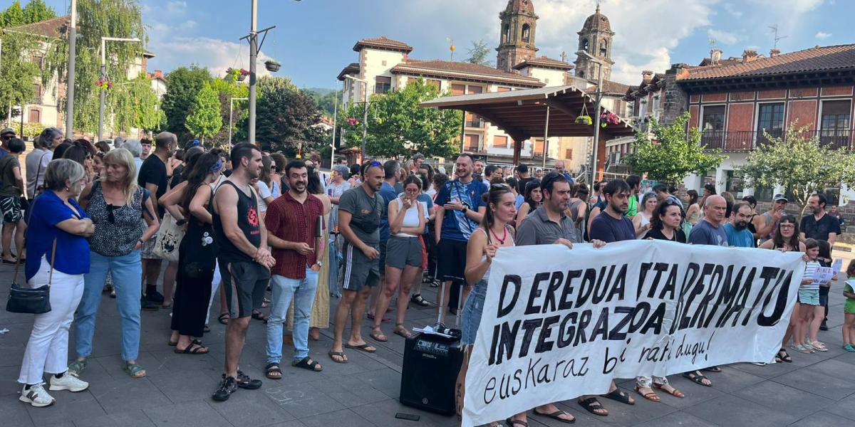 Salatu dute Nafarroako Gobernuak bost irakasle erdaldun kontratatu dituela Lekarozko institutuan eskolak emateko Salatu dute Nafarroako Gobernuak bost irakasle erdaldun kontratatu dituela Lekarozko institutuan eskolak emateko