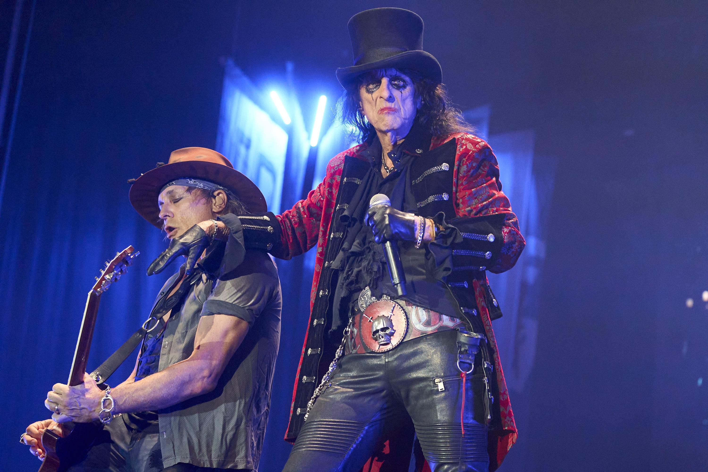 Alice Cooper 'Poison' abesten, Azkena Rock jaialdiaren bigarren egunean. L. RICO / EFE