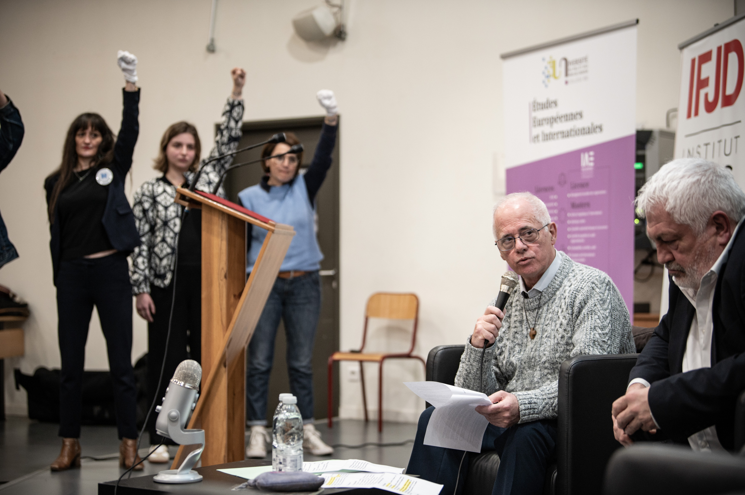 Protesta ekintza bat, Louis Joinet institutuak sexu erasoen kontra antolatutako jardunaldi batean, iaz, Baionan. PATXI BELTZAIZ