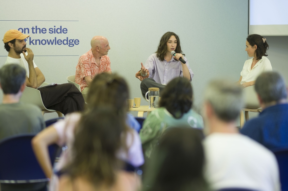 Eneko Sagardoi, Edurne Azkarate eta Ramon Agirre aktoreak EHUko udako ikastaroetan.