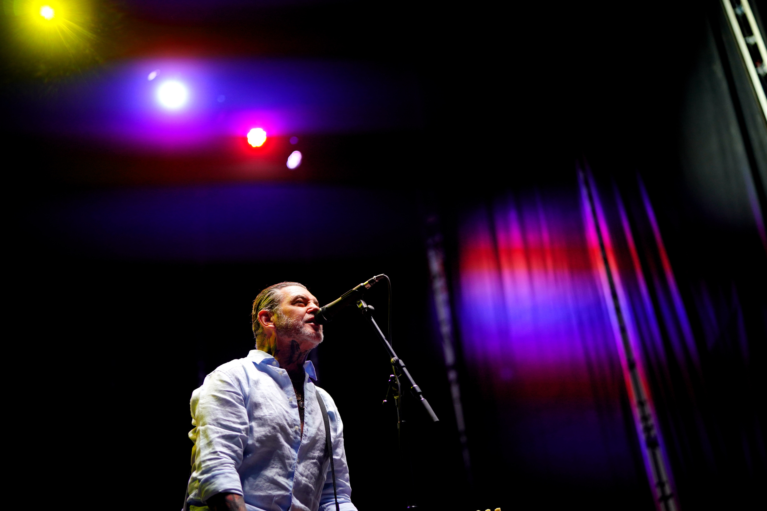 Social Distortioneko Mike Ness, atzo, Azkenan egindako kontzertuan. ENDIKA PORTILLO / FOKU