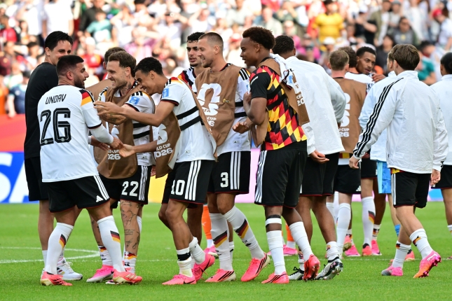 Alemaniako jokalariak Undaven bigarren gola ospatzen, garaipenarena. EDUARDO LIMA / EFE Alemaniako jokalariak Undaven bigarren gola ospatzen, garaipenarena. EDUARDO LIMA / EFE