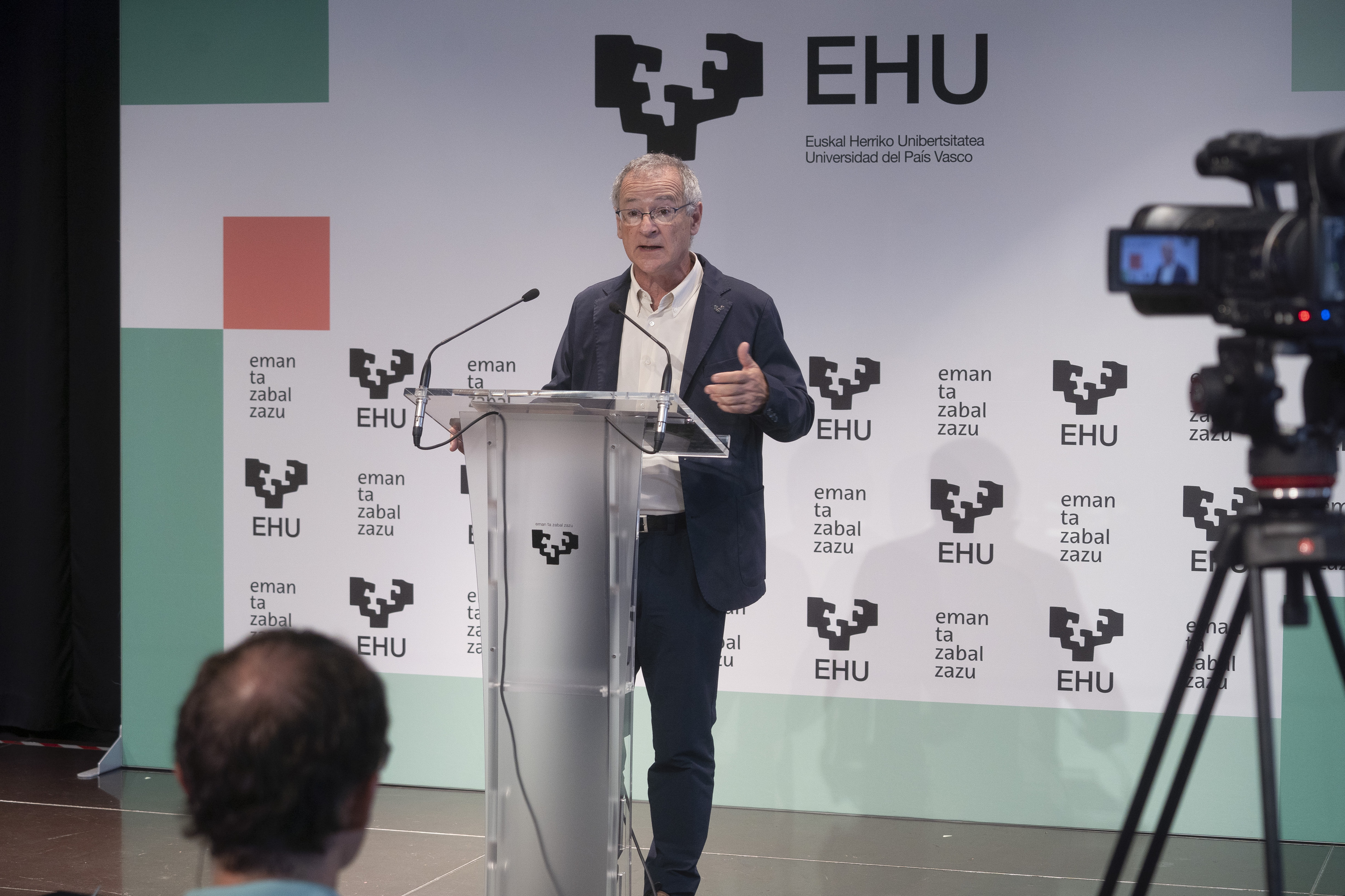 EHUko errektore Joxerramon Bengoetxea, gaurko agerraldian. IÑIGO URIZ / FOKU