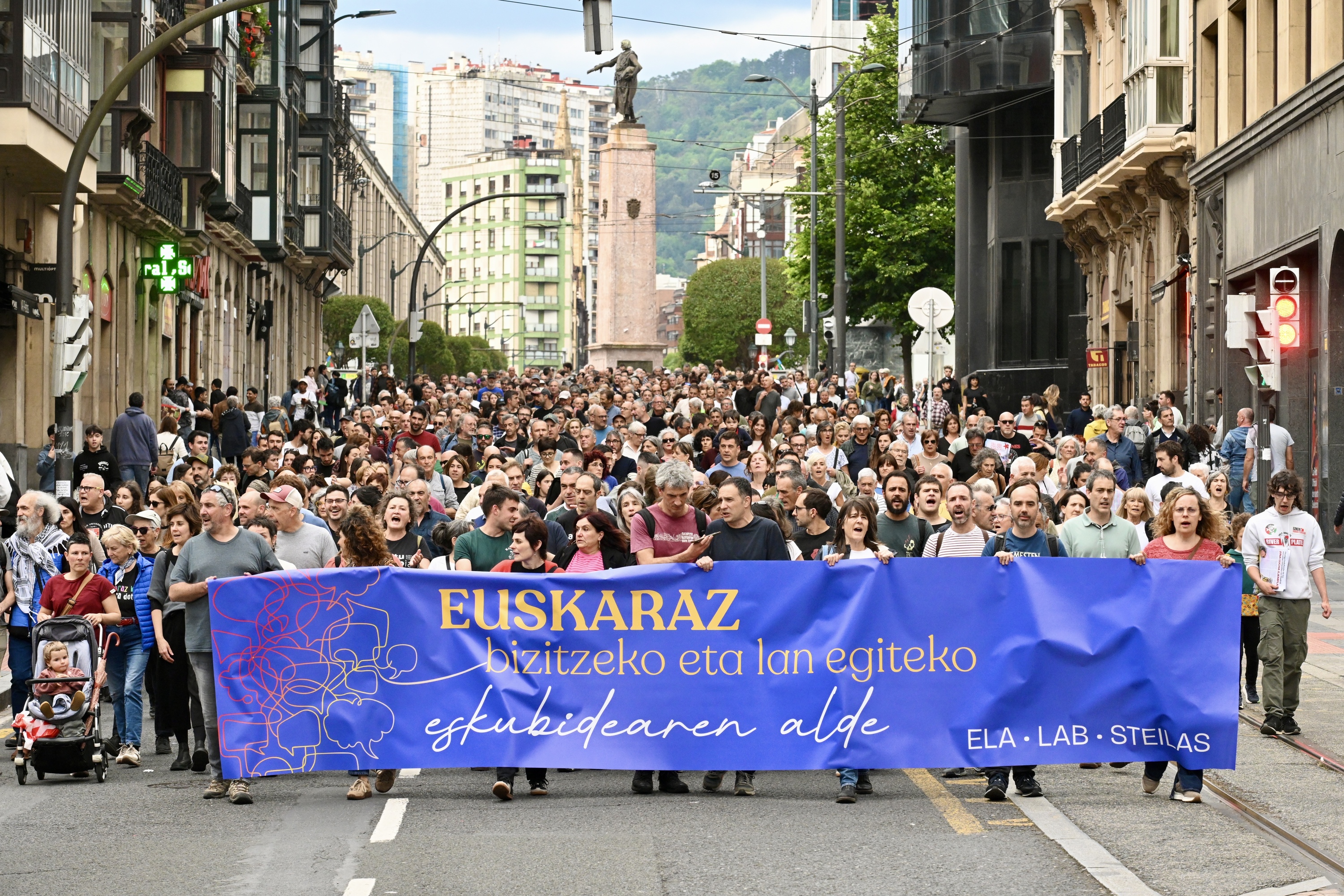 Maiatzaren hasieran euskaraz bizitzeko eta lan egiteko eskubidearen aldeko manifestazioa, BIlbon. MIKEL MARTINEZ DE TRESPUENTES/ FOKU