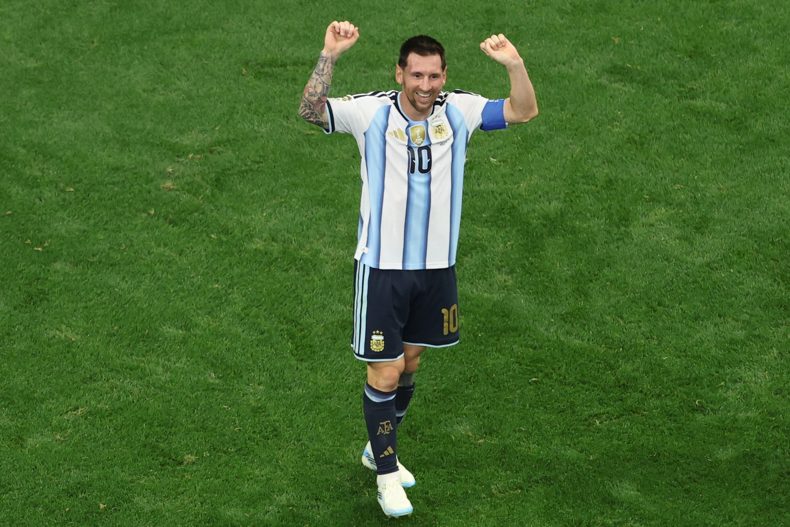 Messi Austriari sartuta lehen gola ospatzen. CARLOS RAMIREZ / EFE