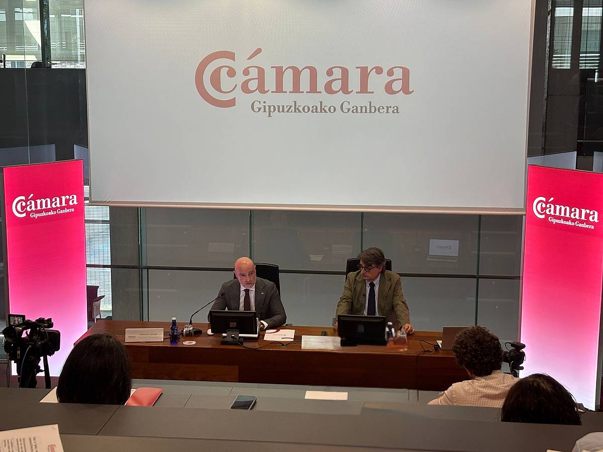 Mauri Arregi eta Javier Zubia, gaur, Donostian. GIPUZKOAKO GANBERA