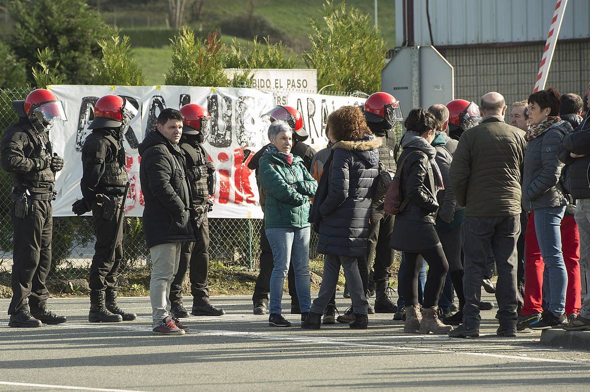 Araluceko langileen protesta bat, lantegian. ONIKA DEL VALLE / FOKU