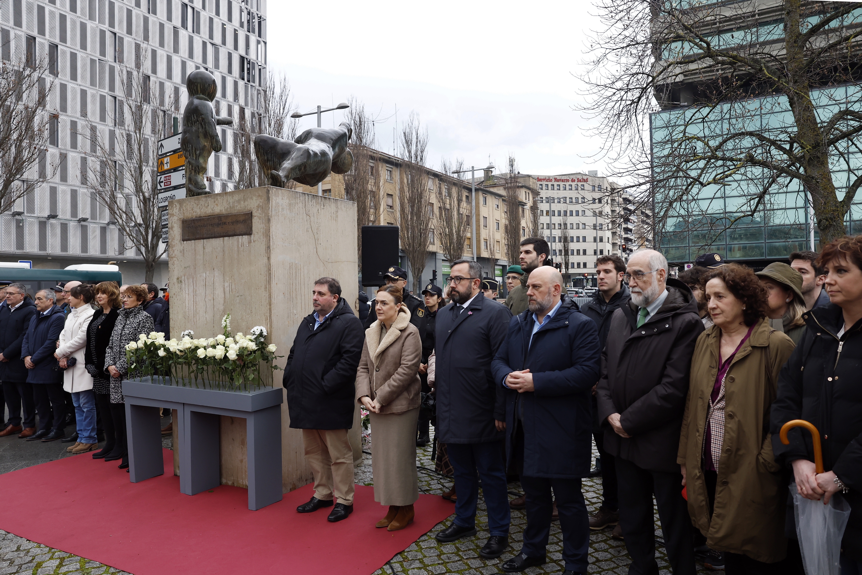 Martxoaren 11n Nafarroako erakundeen omenaldia biktimen omenezko monumentuan. 