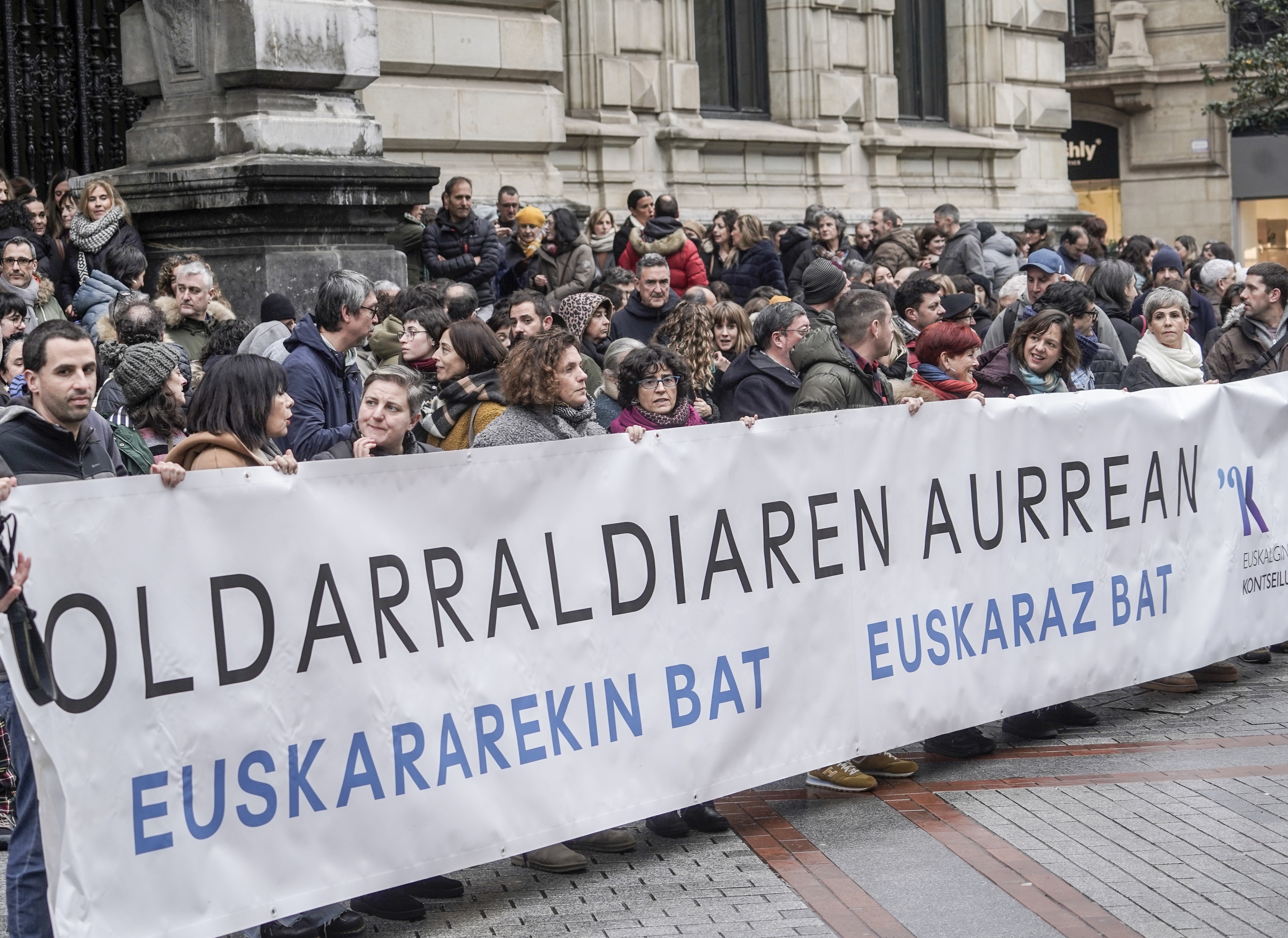 ELAk eta LABek euskaldunen hizkuntz eskubideen aurkako oldarraldia salatzeko egindako mobilizazio bat, Bilbon. MARISOL RAMIREZ / FOKU