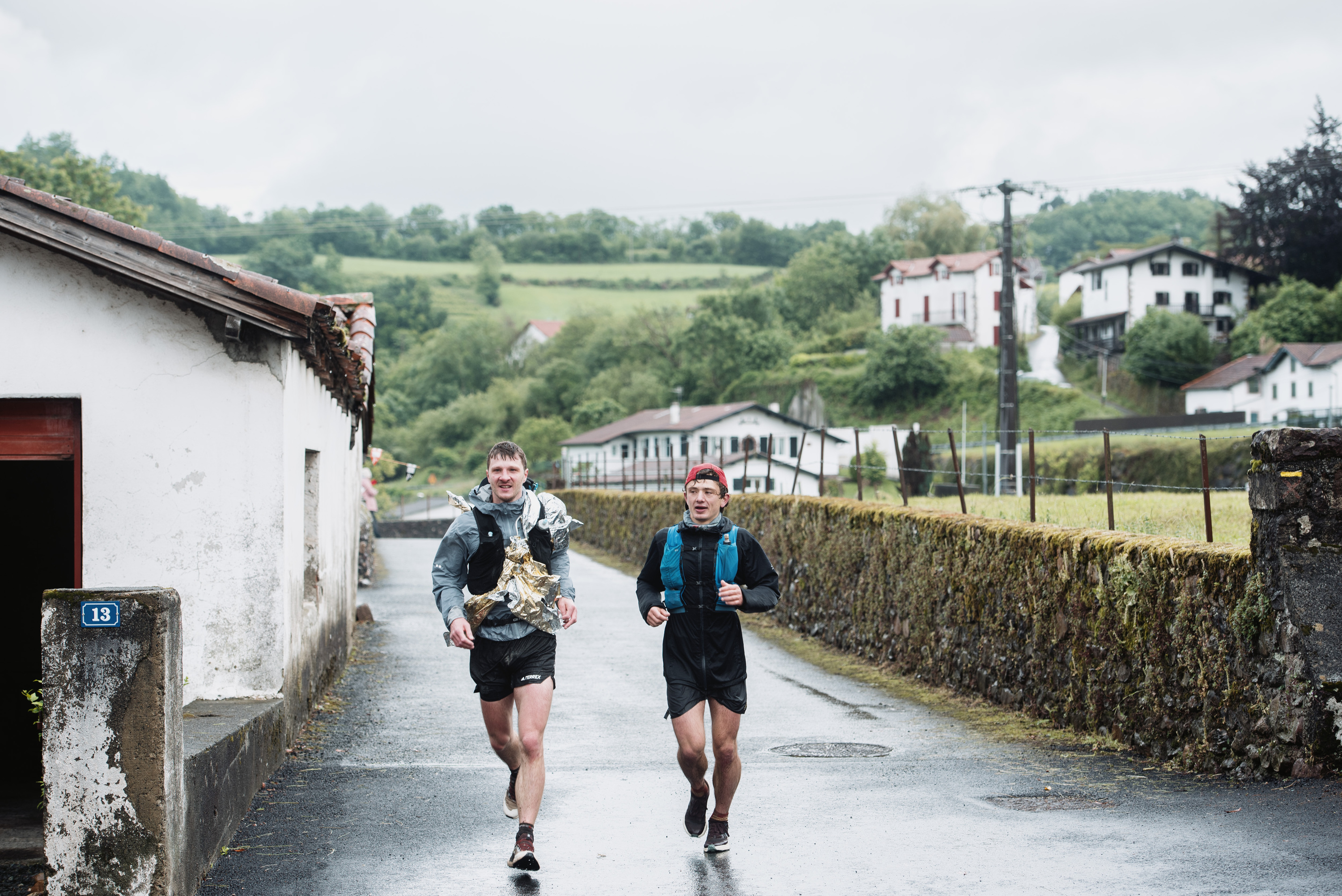 Bi lasterkari, aurtengo maiatzean, Baigorriko Euskal Trail lasterketan. GUILLAUME FAUVEAU
