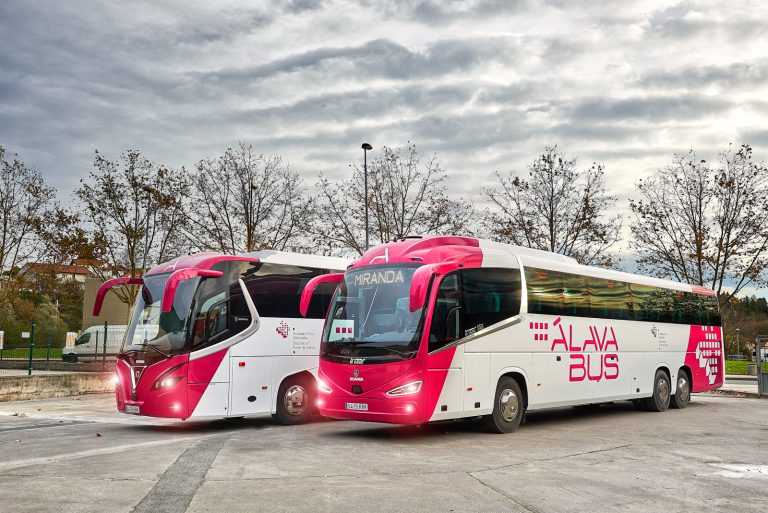Araba Busen autobusak, artxiboko irudi batean. ARABAKO FORU ALDUNDIA