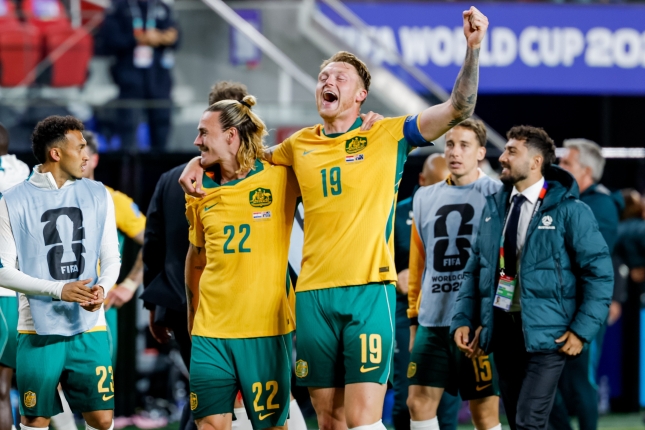 Australiako jokalariak kanporaketerako sailkatu izana ospatzen. JASON HENRY / EFE
