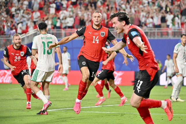Austriak ozta-ozta lortu du final hamaseirenetara sailkatzea. AMY KONTRAS / EFE