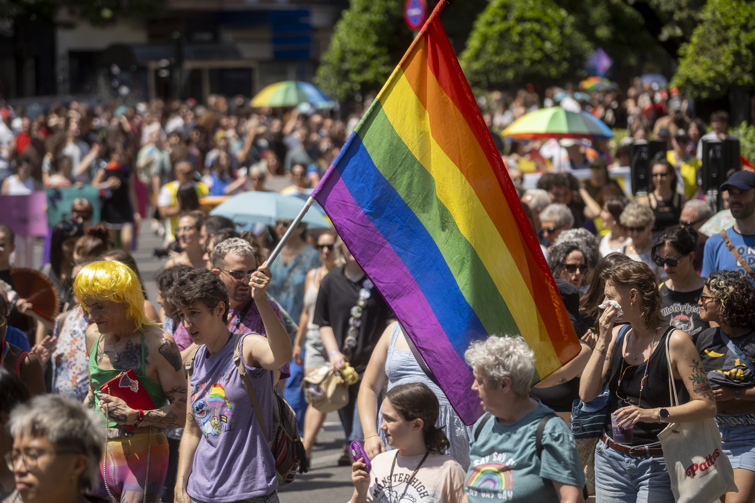 LGTBI Komunitatearen Nazioarteko Eguneko manifestazioa Iruñean, eguerdian. IÑIGO URIZ / FOKU