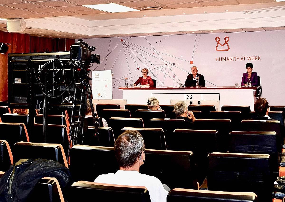 Taldeko buruak eta kooperatibetako kide batzuk, asteazken honetan eginiko batzar telematikoan. MONDRAGON KORPORAZIOA