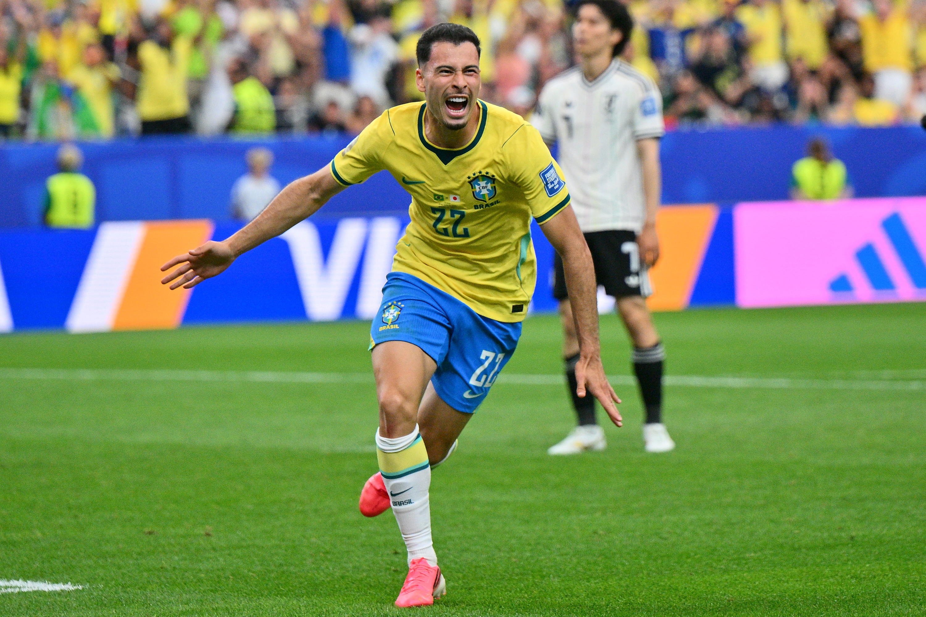 Gabriel Martinelli azken unean sartu duen gola ospatzen. SAM WASSON / EFE