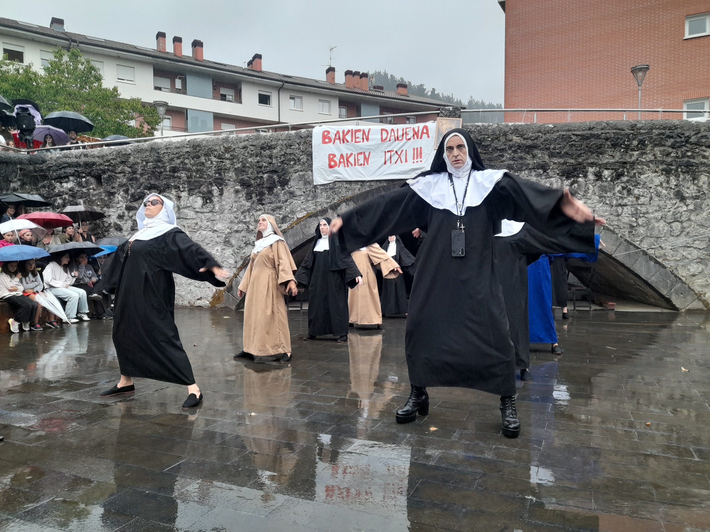 'Si vis pacem para bellum' antzezlanaren emanaldia, igandean, Marikina-Xemeinen. LALI MARIMON