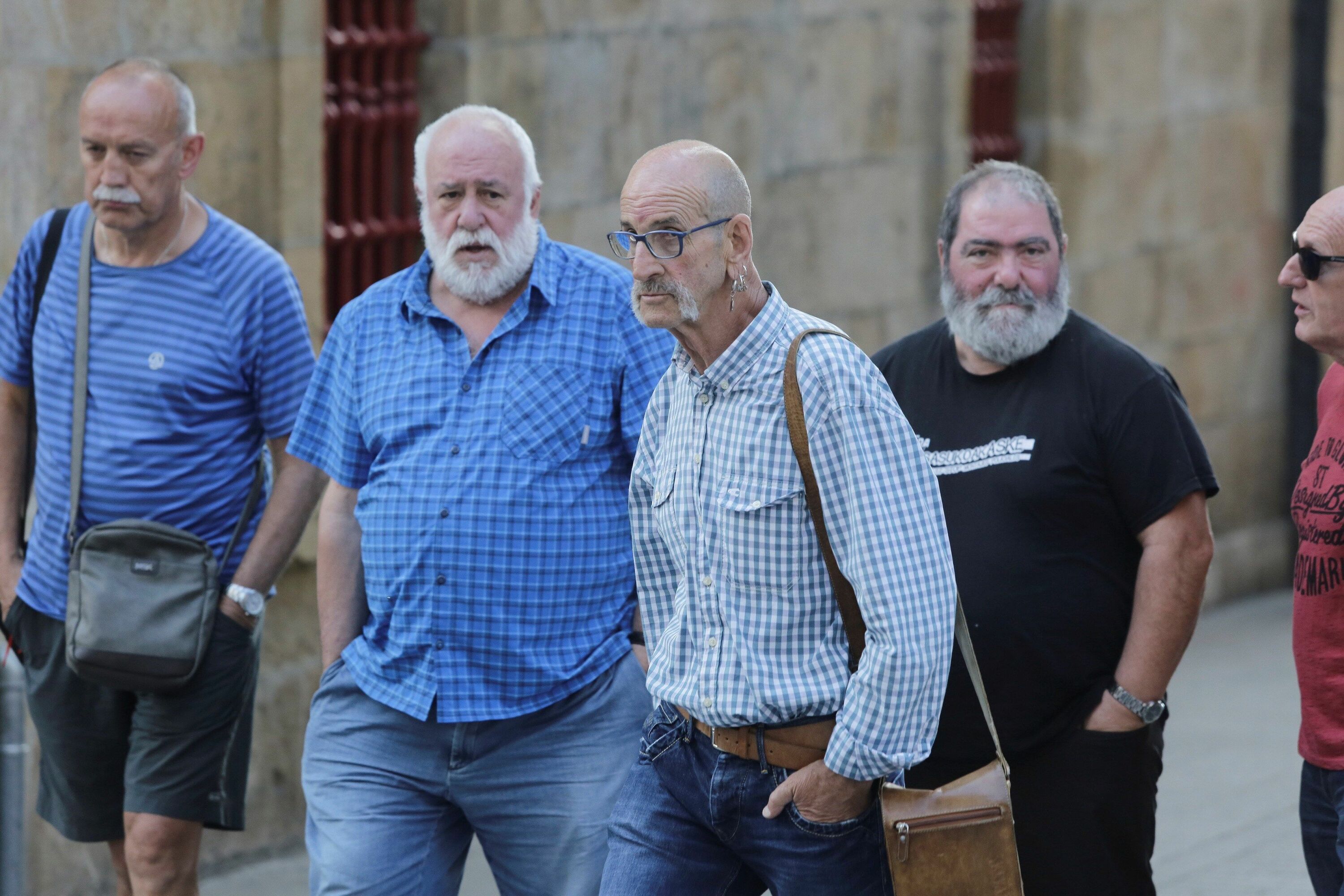 Jesus Mari Zabarte –argazkiaren erdian—, Oñatin, artxiboko irudi batean. GORKA ESTRADA / EFE