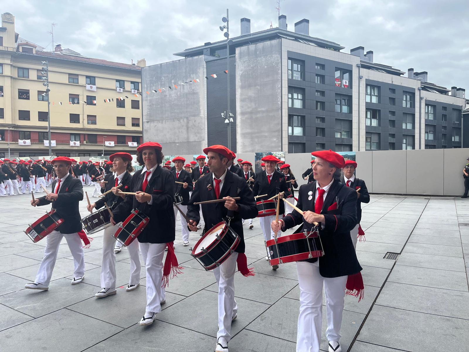 Irungo alarde parekidea. BERRIA