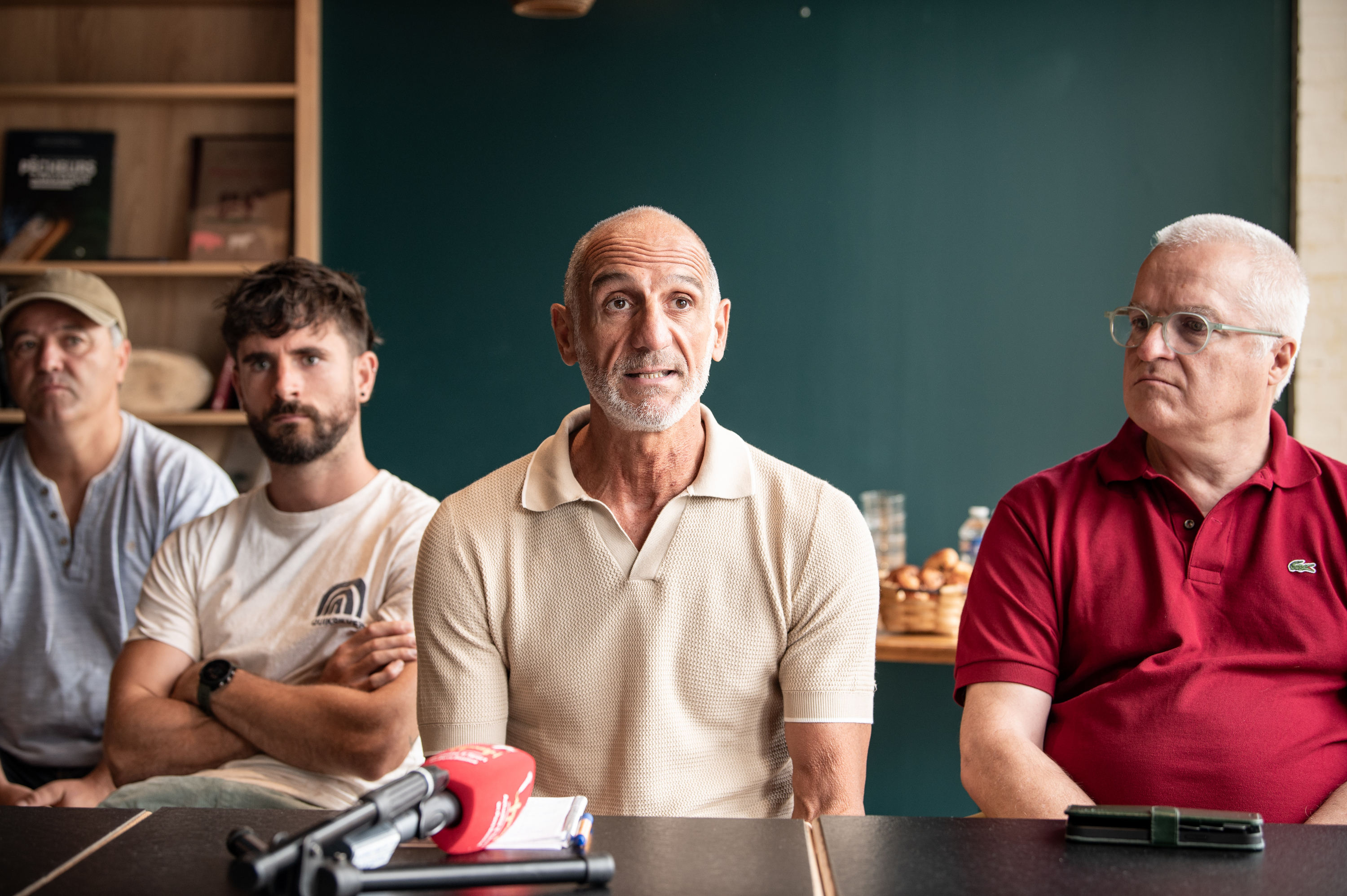 Patrick Orhategarai Plekariko arduraduna, azalpenak ematen, gaur, Baionako Moderne trinketean. PATXI BELTZAIZ