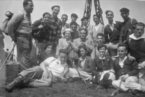 Lizarrako Mendizale Elkarteko kideen argazkia, 1951an, Gorbeian. LIZARRAKO MENDIZALE ELKARTEA Lizarrako Mendizale Elkarteko kideen argazkia, 1951an, Gorbeian. LIZARRAKO MENDIZALE ELKARTEA