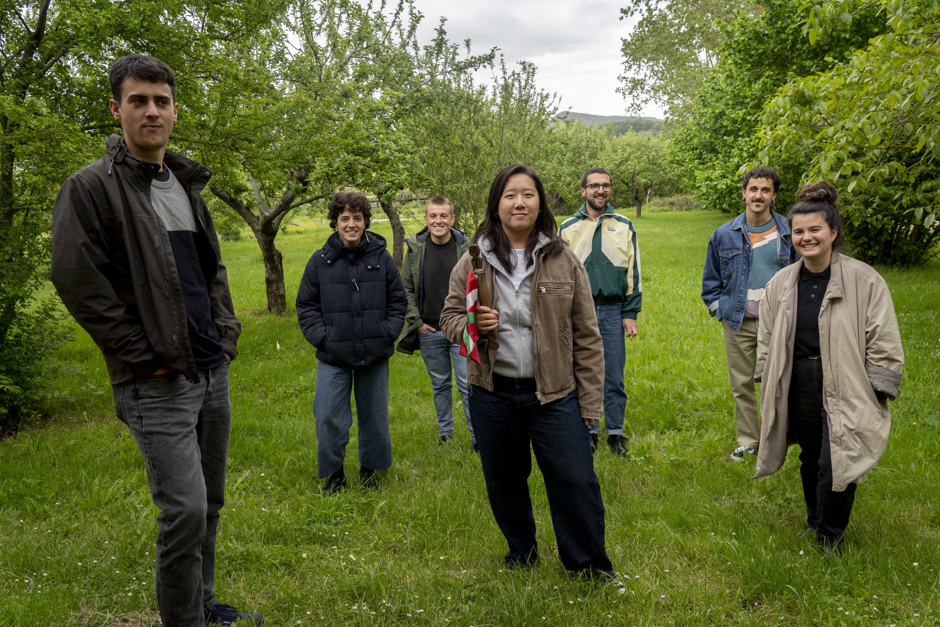 Ezkerretik hasita: Beñat Jusue, Leire Casamajou, Aitzol Gil de San Vicente, Elene Mengyu Larrinaga, Xalbat Alzugarai, Oier Iñurrieta eta Oihana Arana. RAUL BOGAJO / FOKU