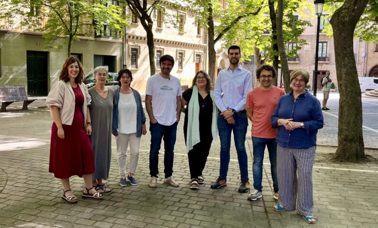Zurekin markari eutsiko diote Nafarroako Ezker Batuak eta Batzarrek, eta Ahal Dugu-rekin negoziatzen ari dira