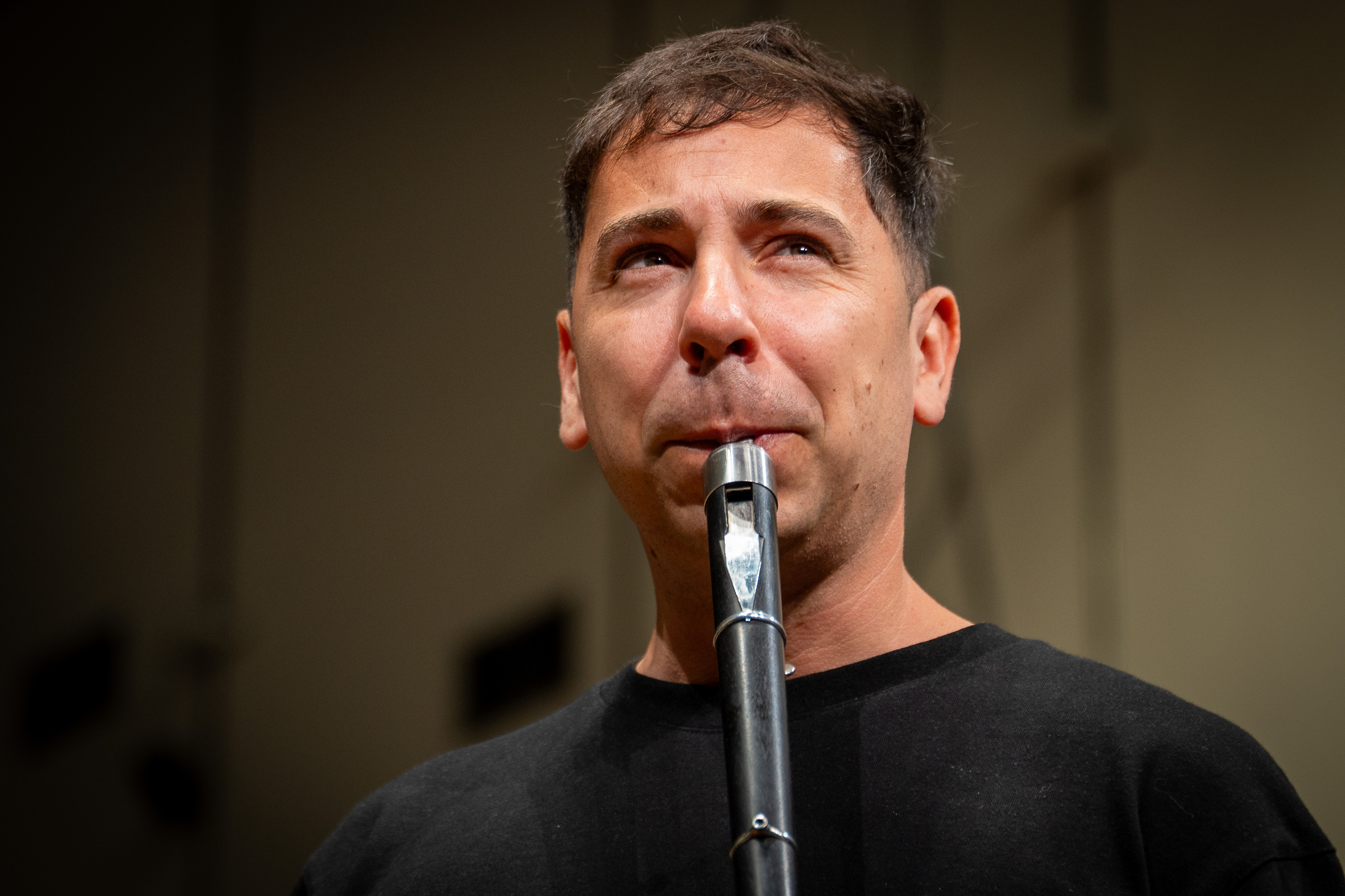 Iñaki Palacios txistua jotzen. AITOR KARASATORRE / FOKU