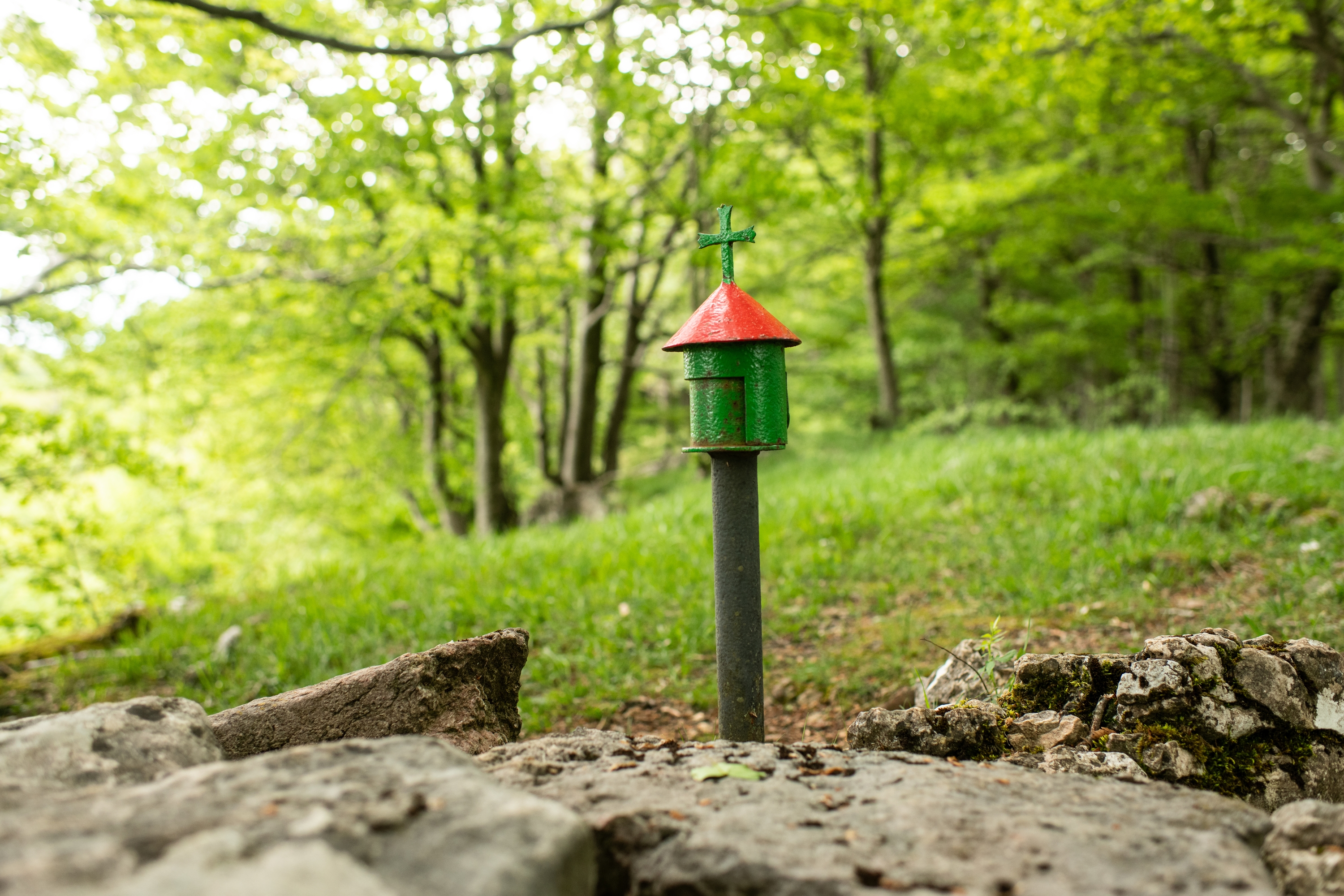 Abitigarra mendiko postontzia pagadi trinkoan ageriko da. JOSEAN GIL-GARCIA Abitigarra mendiko postontzia pagadi trinkoan ageriko da. JOSEAN GIL-GARCIA