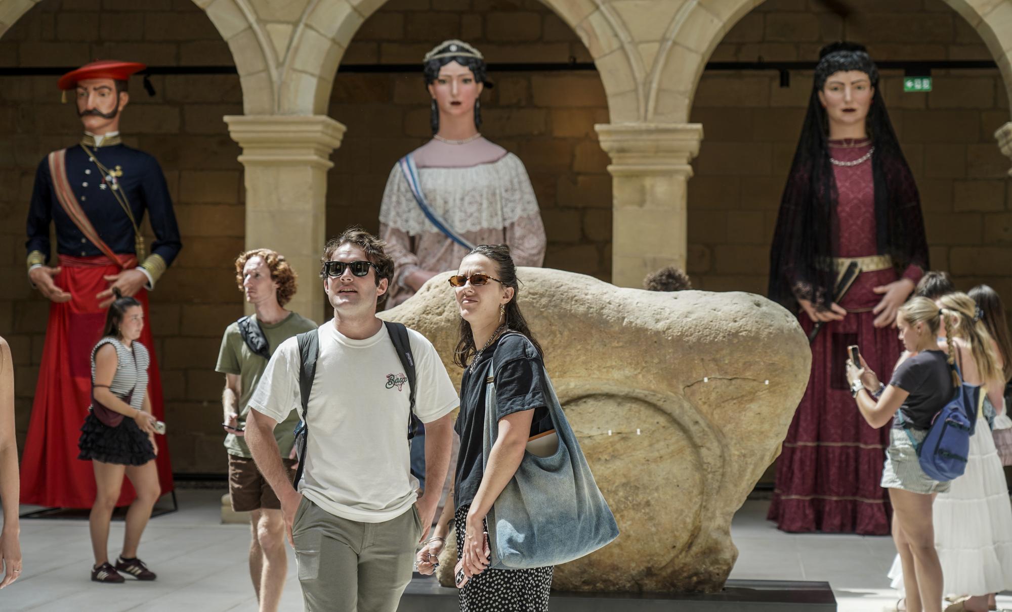 Gaztemunduri Ateak Ireki programan parte hartu duten gazteak, Bilboko Euskal Museoan, joan den ostegunean. MARISOL RAMIREZ / FOKU