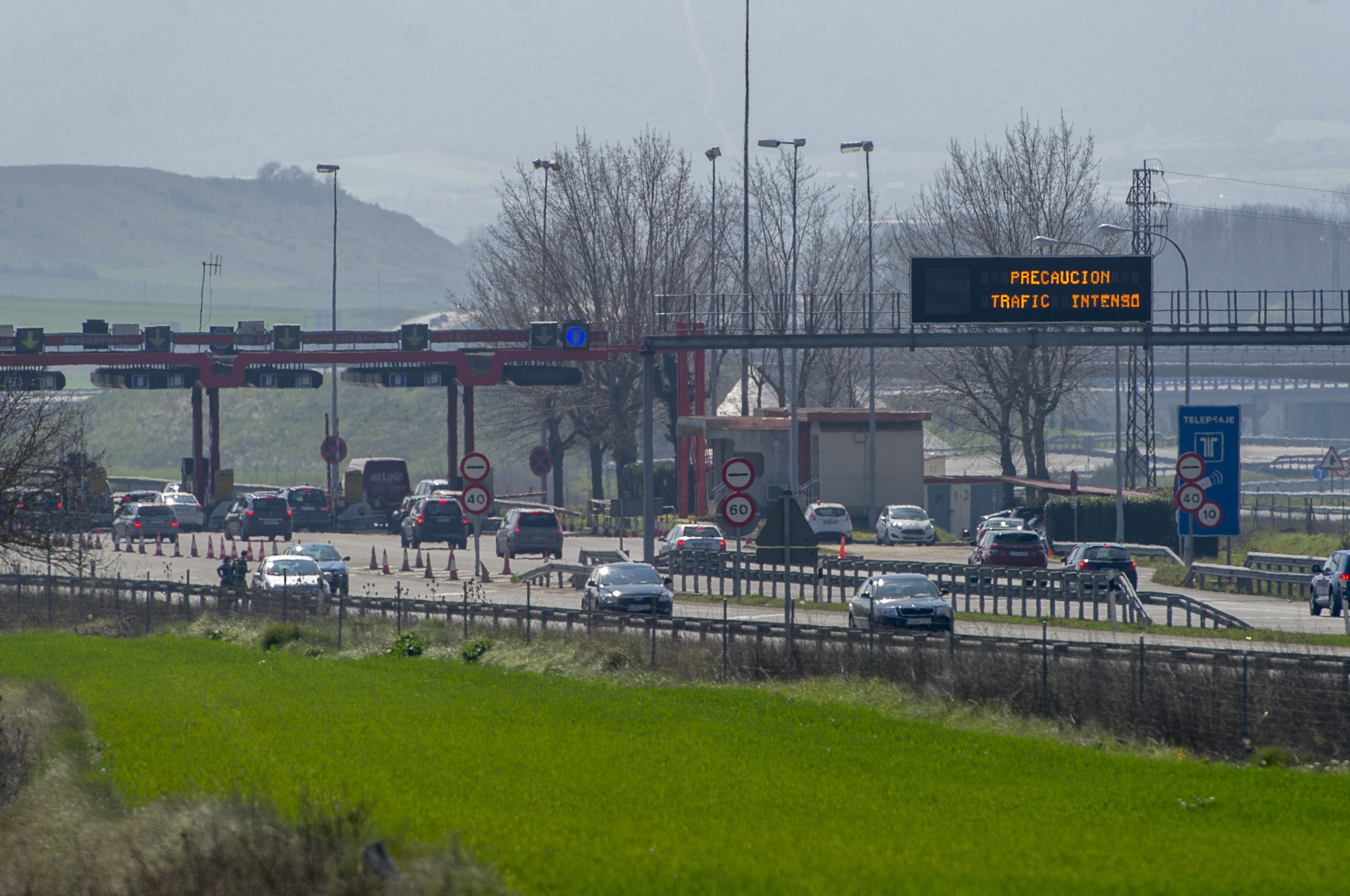 AP-1 autobidearen bidesaria Armiñonen. JUANAN RUIZ / FOKU