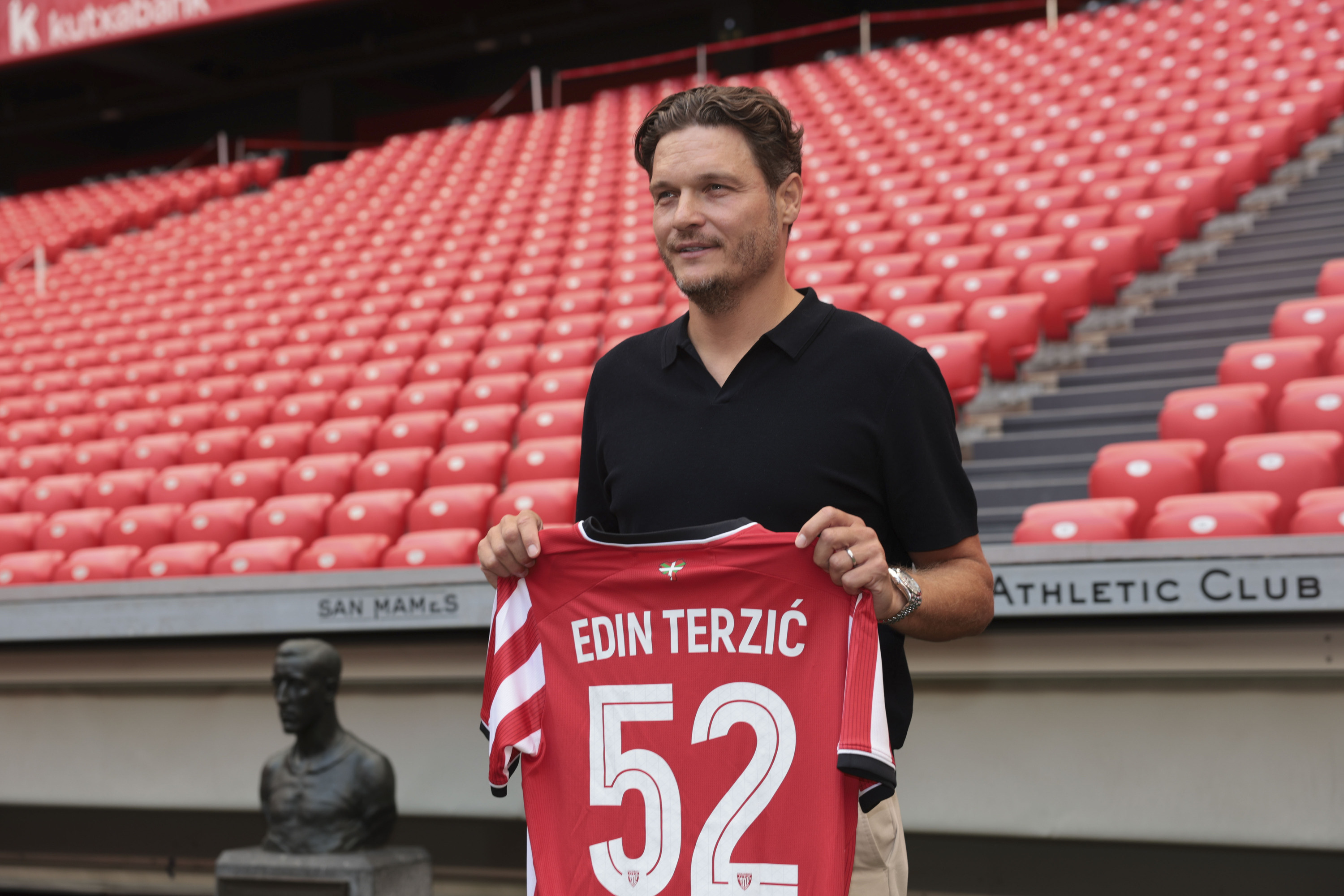 Edin Terzic Athleticeko entrenatzailea, Lezaman, bere aurkezpen ekitaldian. LUIS TEJIDO / EFE