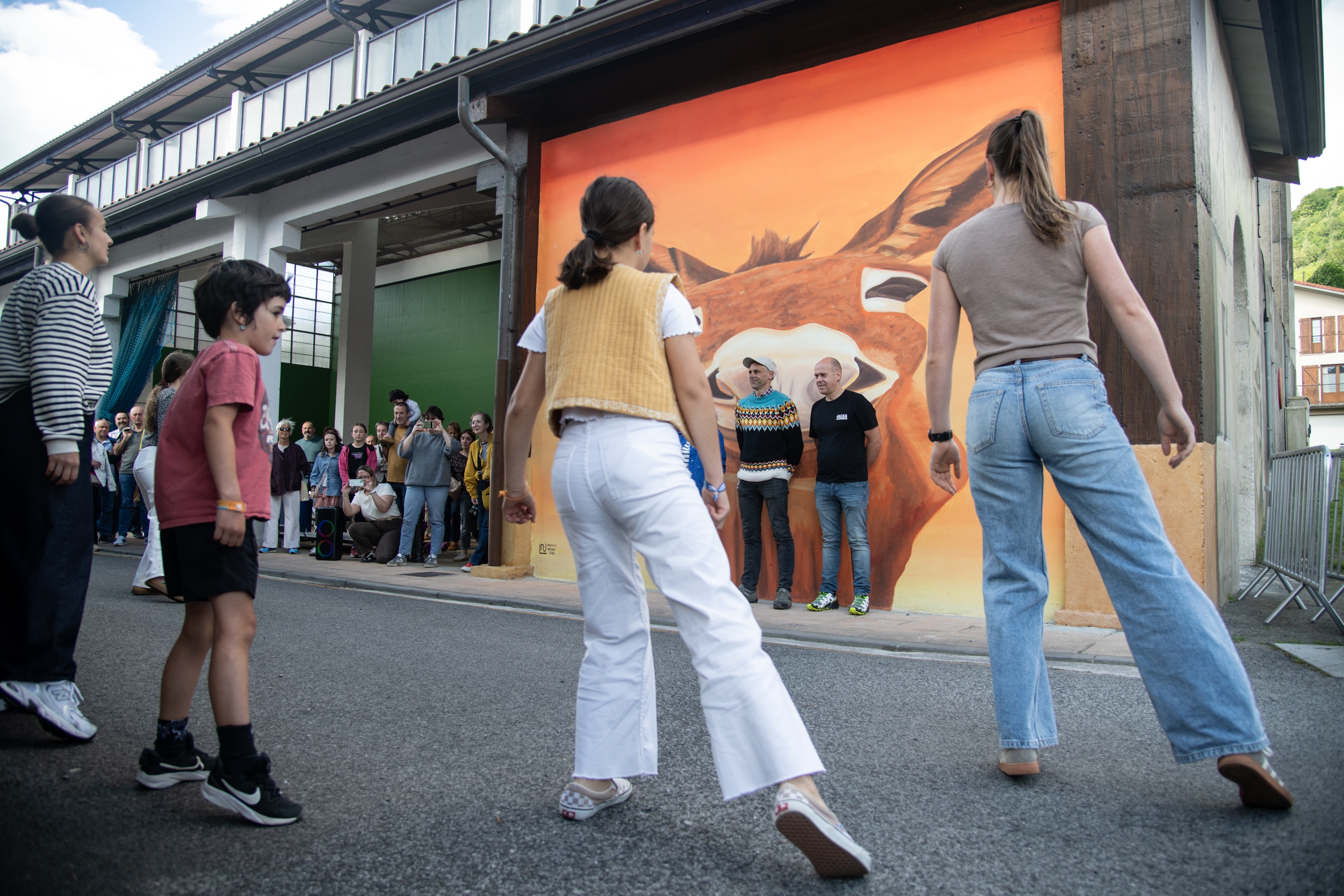Hernialdeko muralaren aurtengo aurkezpen ekitaldia. JOSEAN GIL-GARCIA