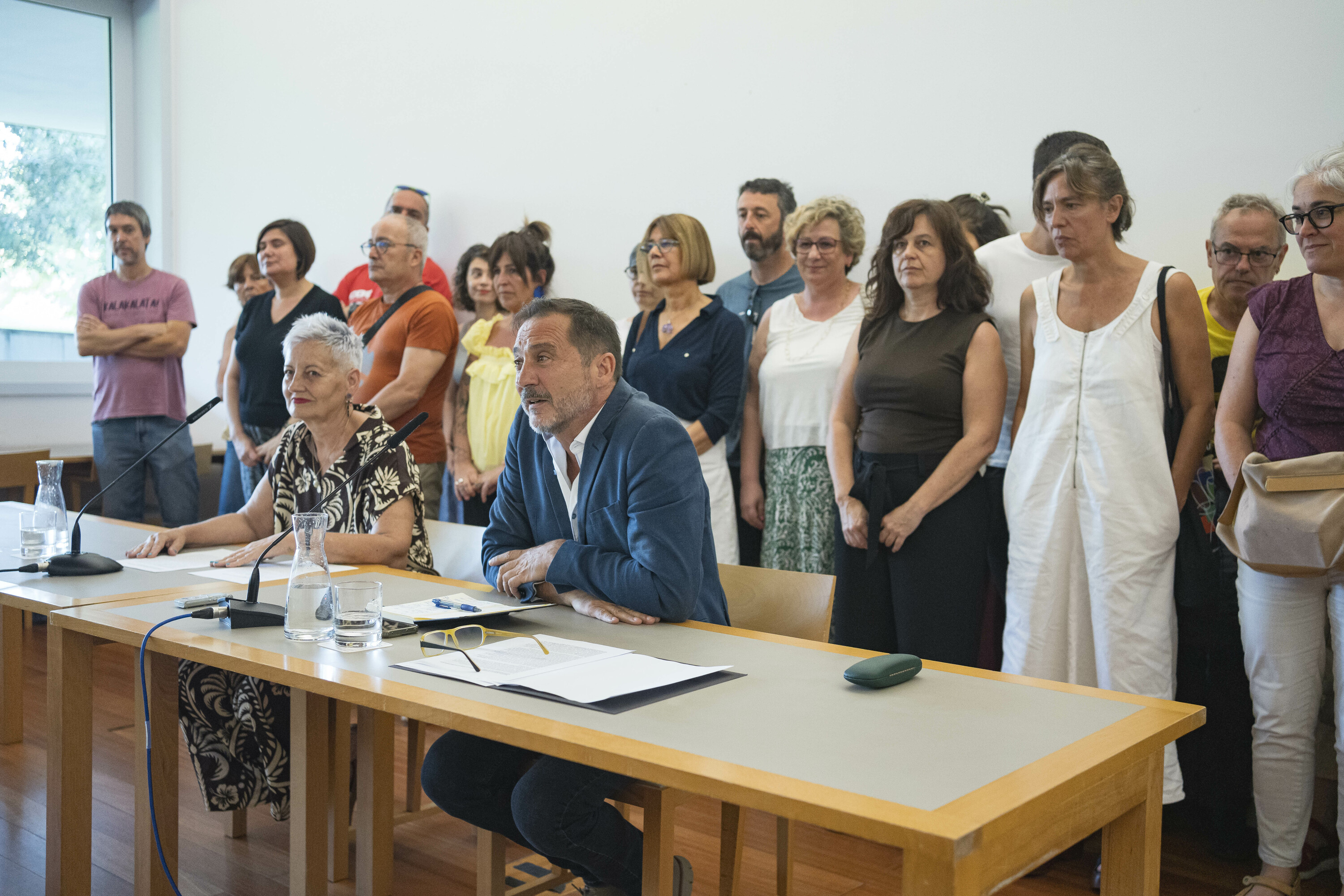 Erriondo eta Urrutia mintzatu dira EHUko langileen izenean, gaur, manifestuaren aurkezpenean. ARITZ LOIOLA / FOKU