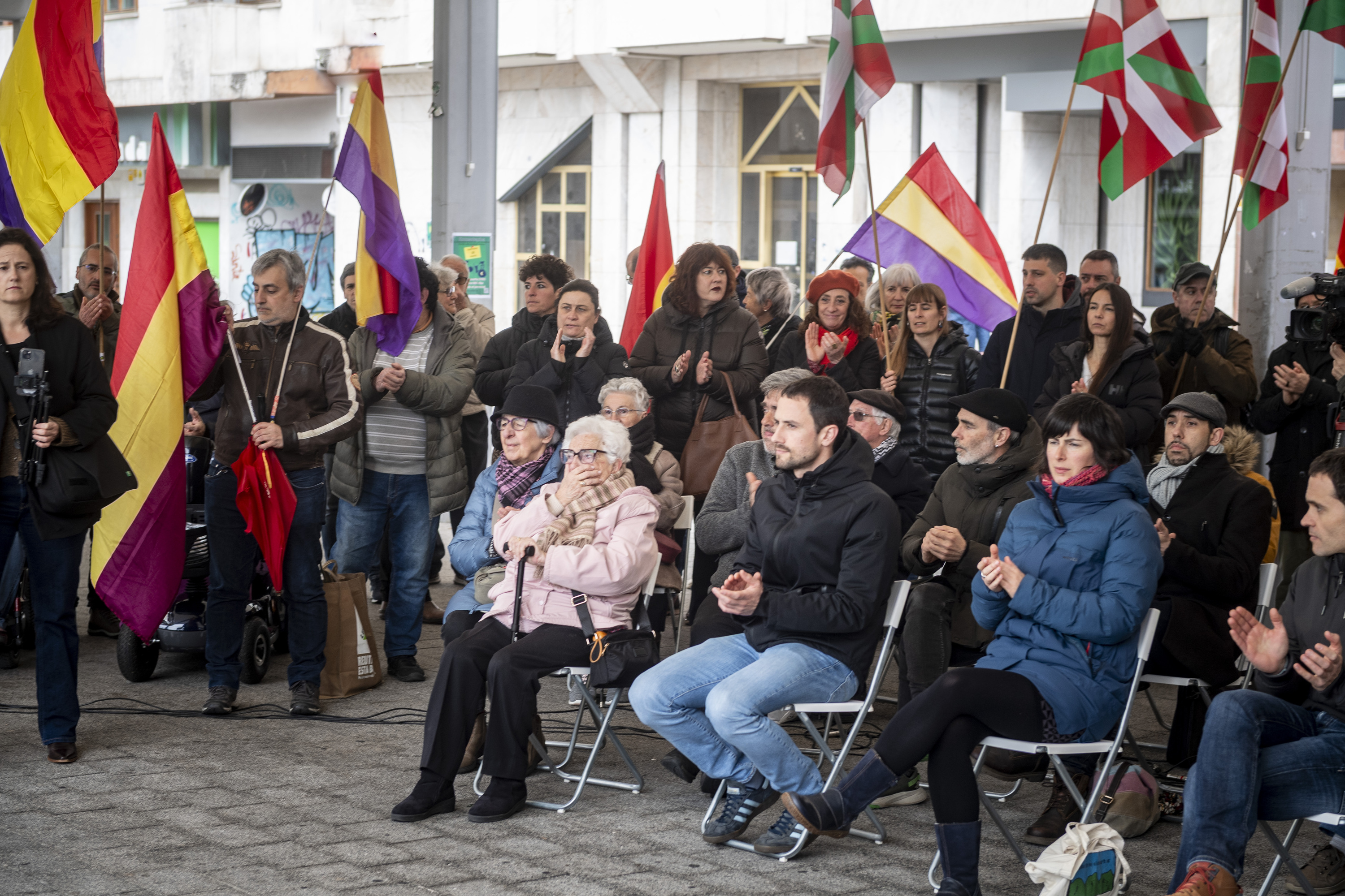 Azazetako biktimak oroitzeko martxoan egin zuten ekitaldia, Gasteizen, artxiboko irudian. JAIZKI FONTANEDA / FOKU