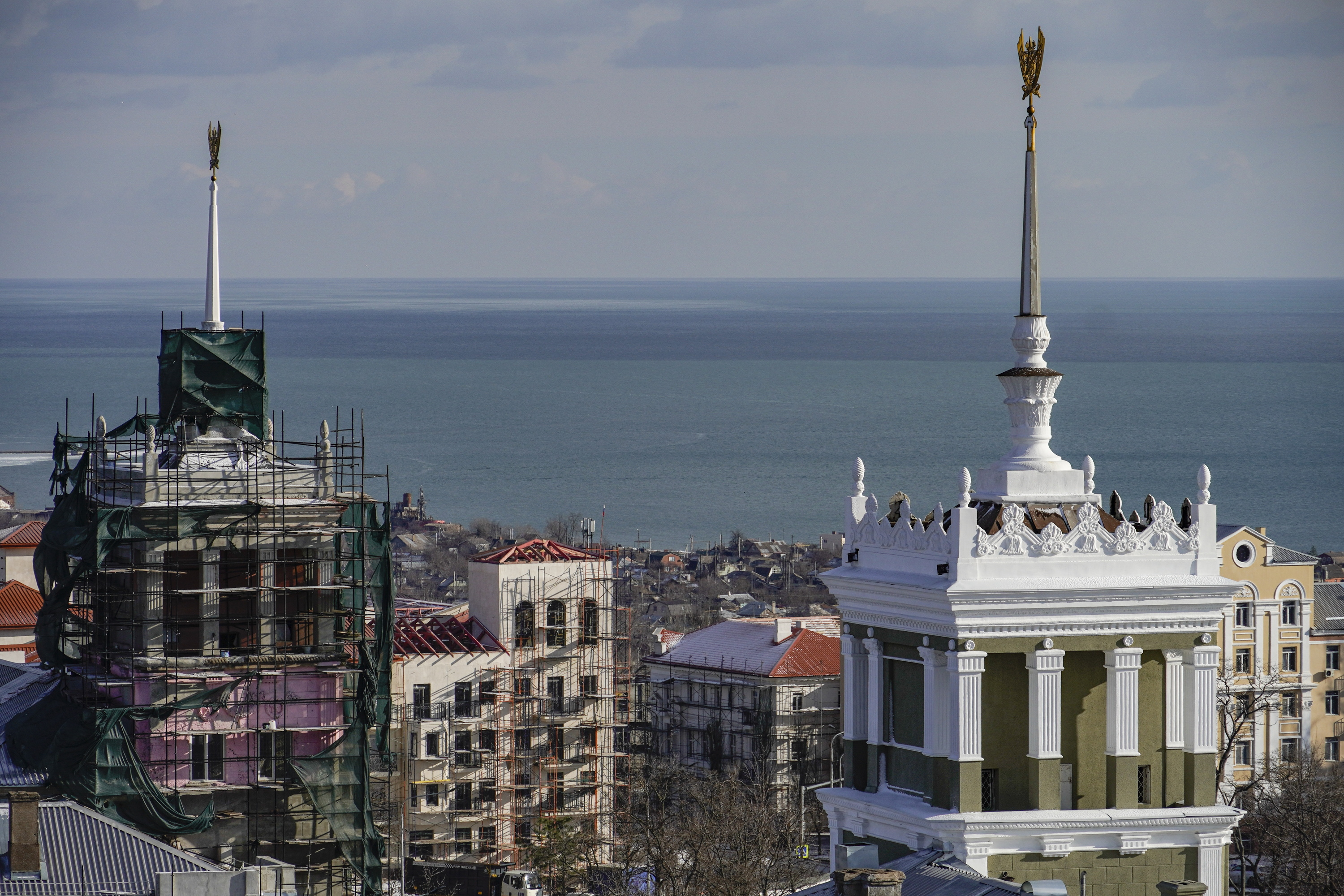 Azoveko itsasoko urak Mariupol (Ukraina) okupatuan, iazko otsailean. EFE